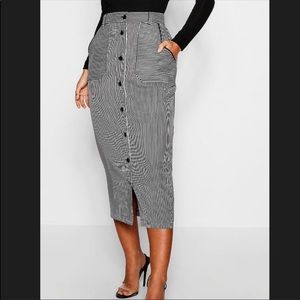 🆕 with 🏷 tag Boohoo pencil skirt.